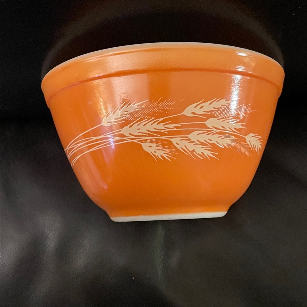 Vintage Pyrex Autumn Harvest nesting bowl with Wheat Design